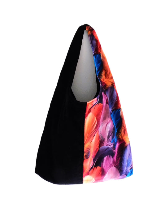 Small two tone Handbag with magnetic closure and inside pocket. Overall size 45cm x 28/30 cm (approx).
