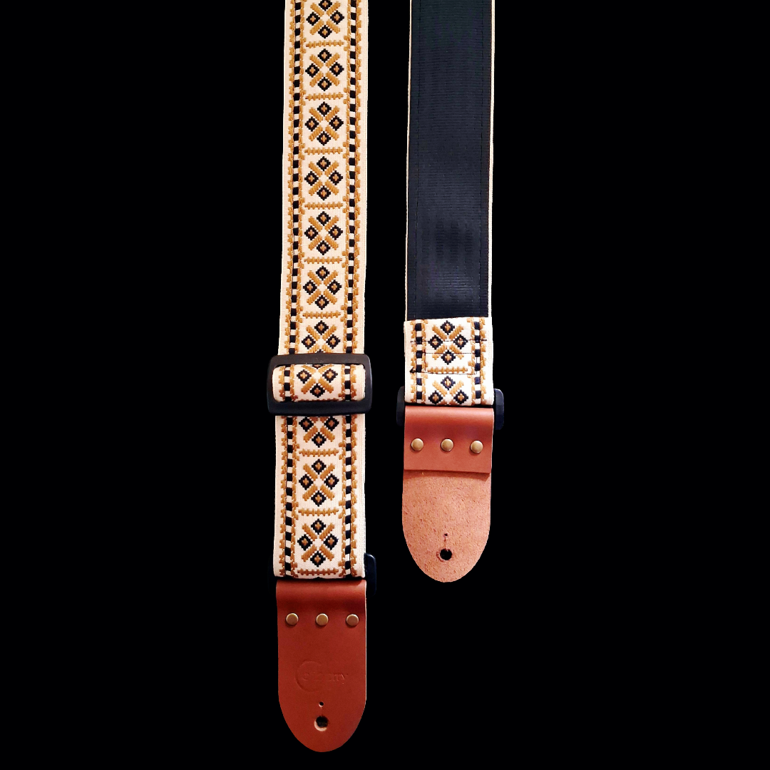 'Valkyria' handmade guitar strap in beige. Adjustable.