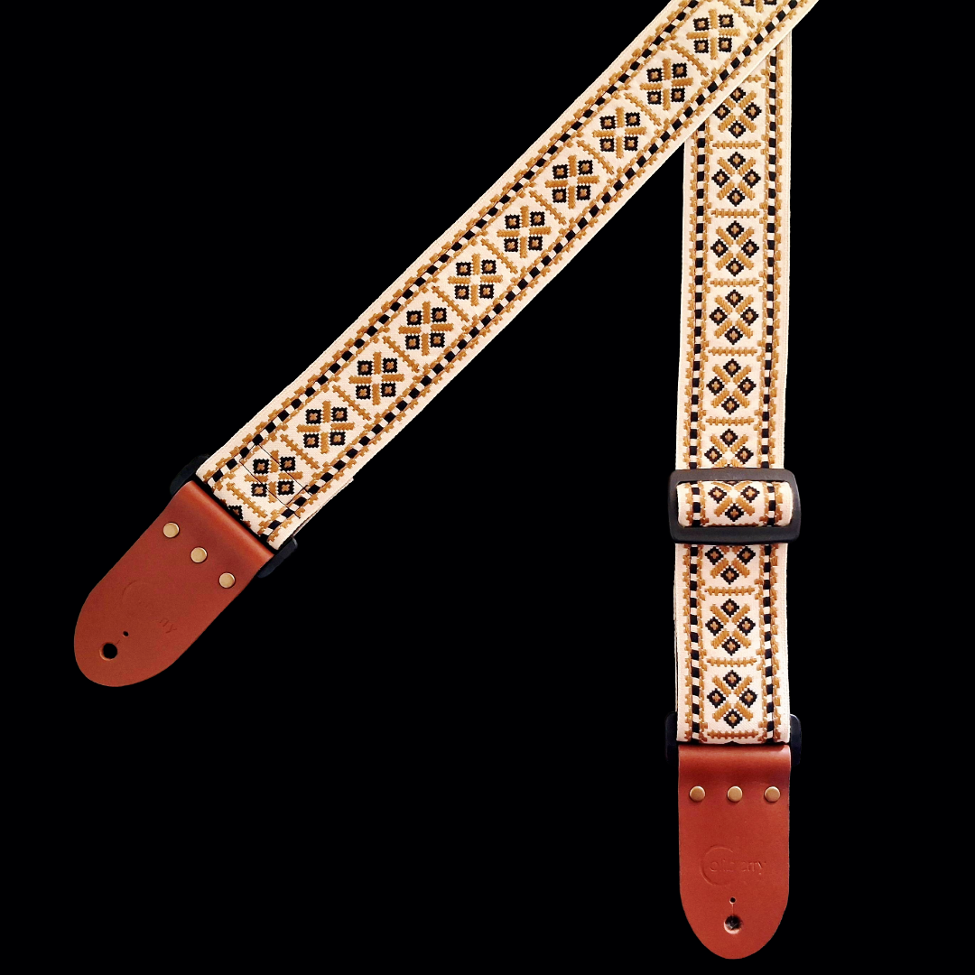 'Valkyria' handmade guitar strap in beige. Adjustable.